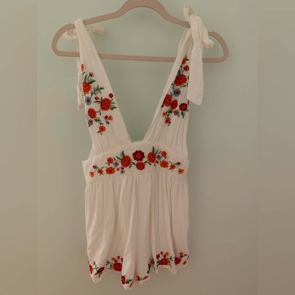 Flower embroidered romper - Picture 3 of 3